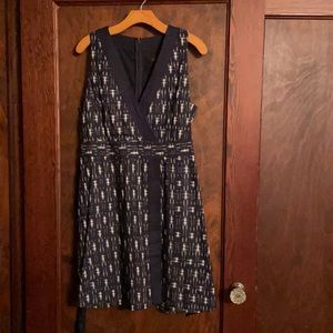 V-necked sleeveless faux wrap dress